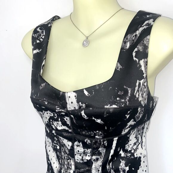 Just Cavalli Dress Black/ White Abstract Sheath Style Silk NWOT U.S.6 - Picture 2 of 10